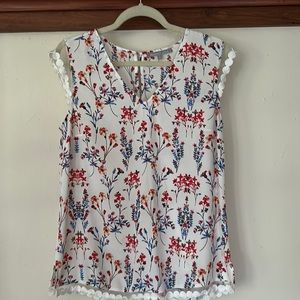 Sleeveless floral multicolor blouse.